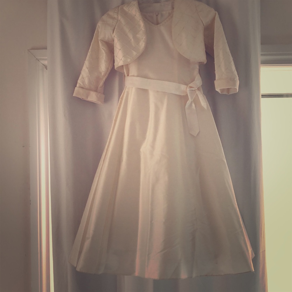 Raw silk and pearls, the ultimate elegance